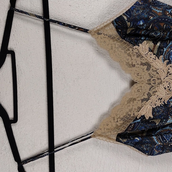 Victoria's Secret Blue Paisley Pattern Tan Lace Trim Adjustable Strap Cami Top - Picture 2 of 12